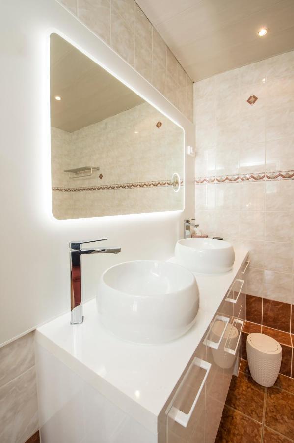 Suites Mana - Le Manaloft, Chic Et Moderne Avec Salle Privee De Fitness En Plein Centre-Ville De Rethel Kültér fotó